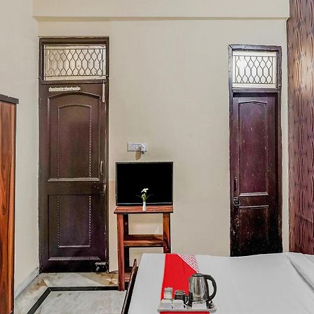 Oyo Flagship 70209 Alpha One Hotel Greater Noida Bagian luar foto