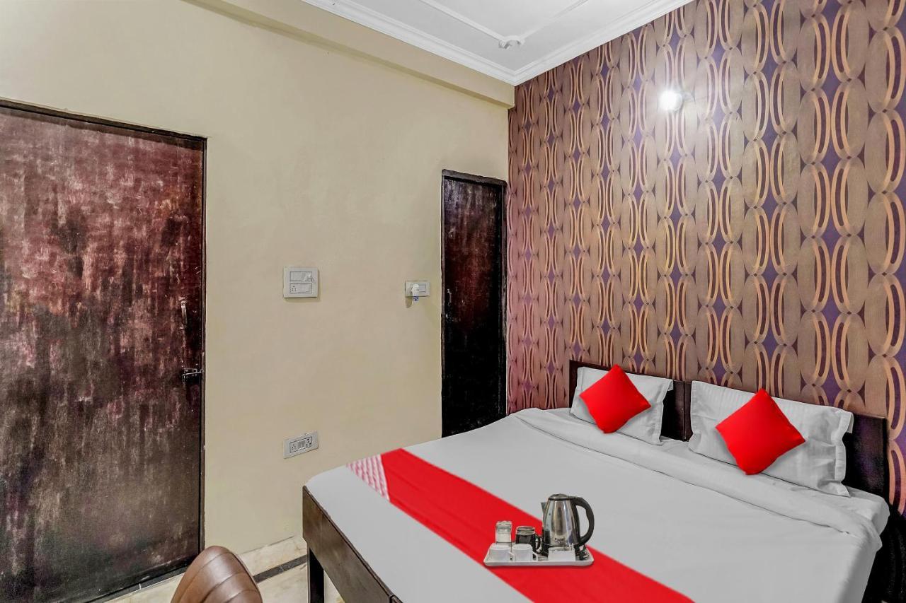 Oyo Flagship 70209 Alpha One Hotel Greater Noida Bagian luar foto