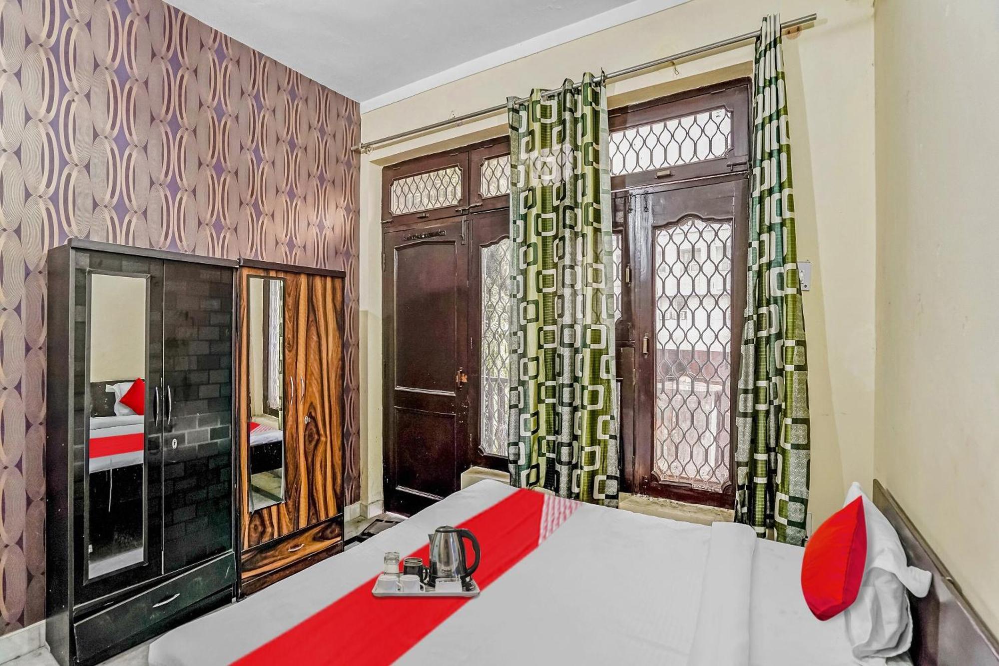 Oyo Flagship 70209 Alpha One Hotel Greater Noida Bagian luar foto
