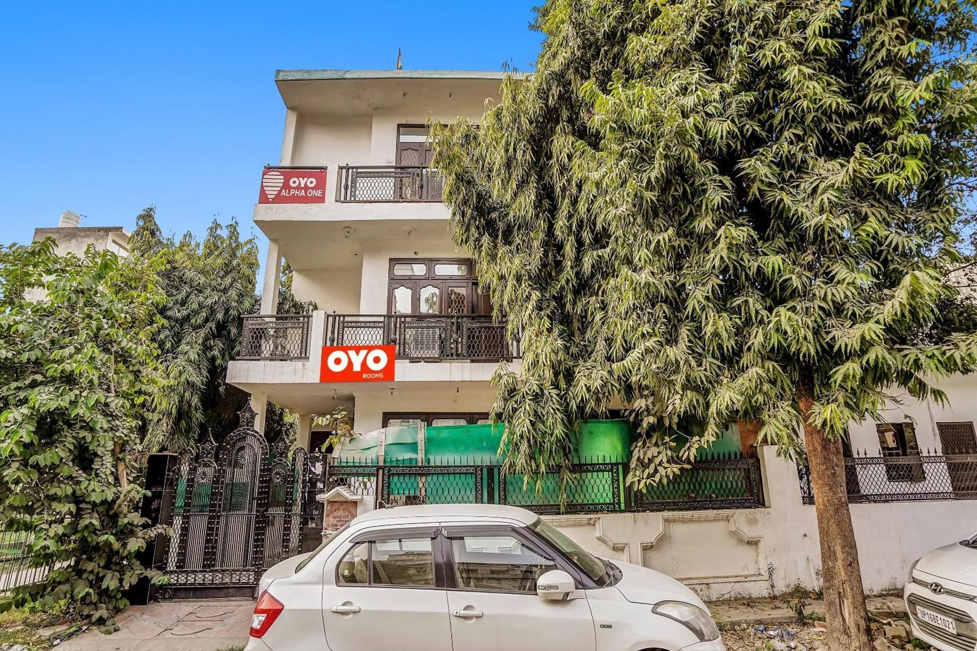 Oyo Flagship 70209 Alpha One Hotel Greater Noida Bagian luar foto