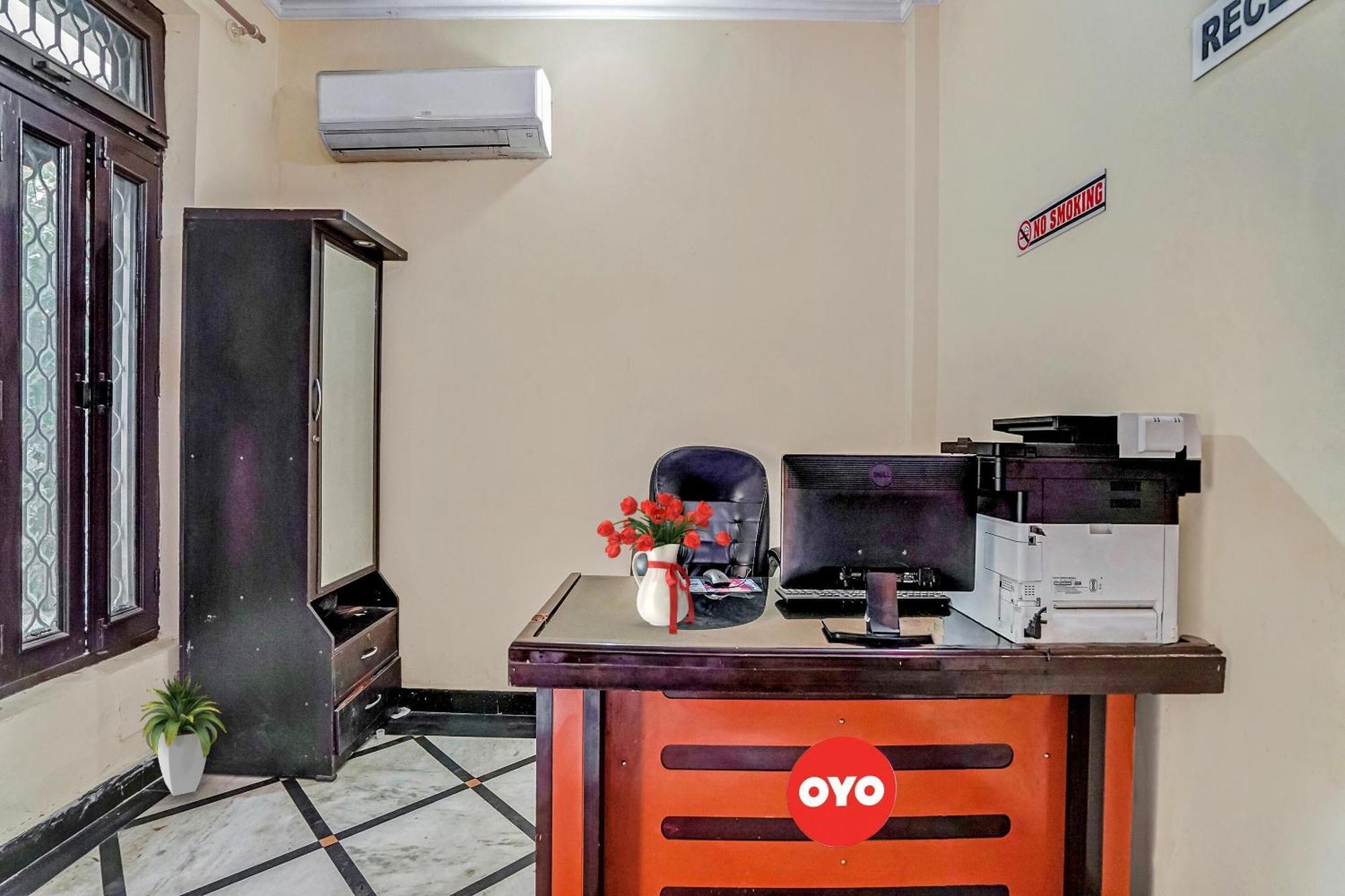 Oyo Flagship 70209 Alpha One Hotel Greater Noida Bagian luar foto