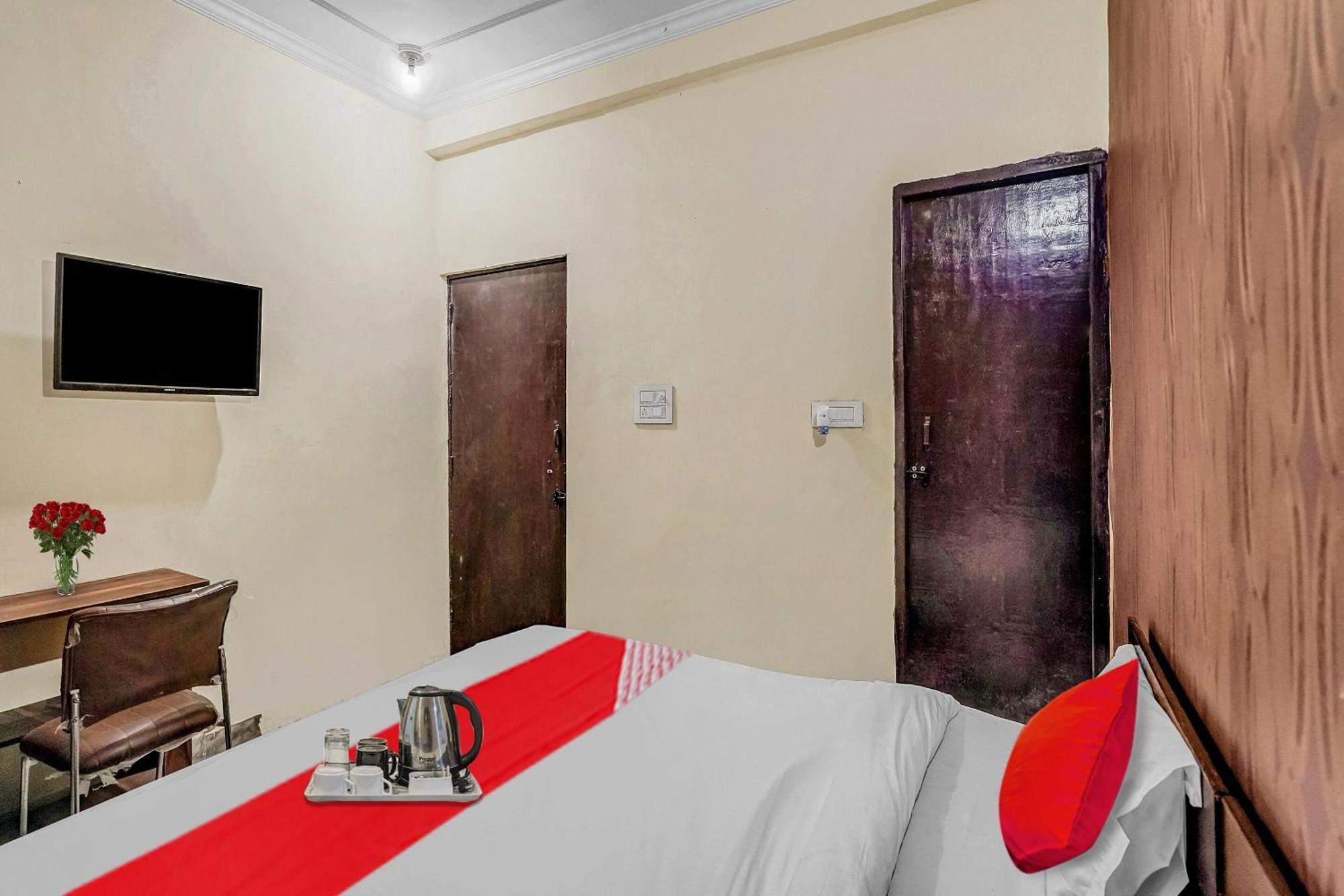 Oyo Flagship 70209 Alpha One Hotel Greater Noida Bagian luar foto