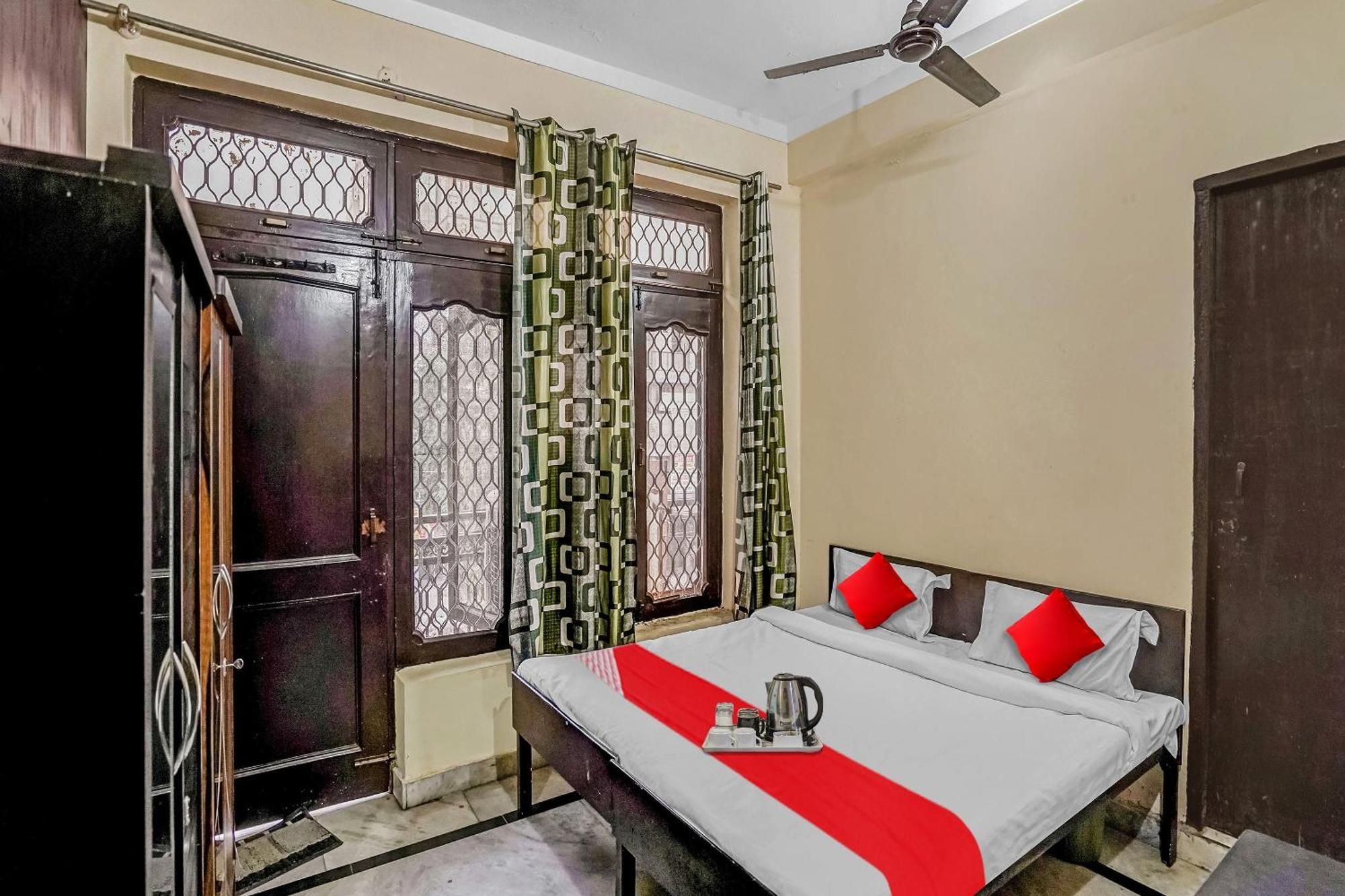 Oyo Flagship 70209 Alpha One Hotel Greater Noida Bagian luar foto