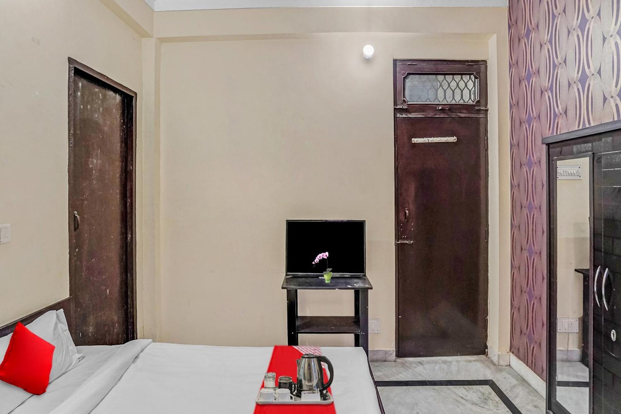 Oyo Flagship 70209 Alpha One Hotel Greater Noida Bagian luar foto